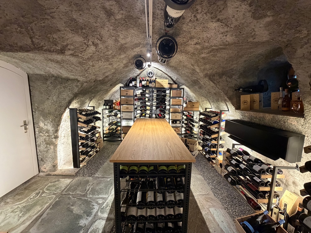 Weinkeller Restaurant Stiva Veglia - komplett von Xi Weinsysteme ausgestattet