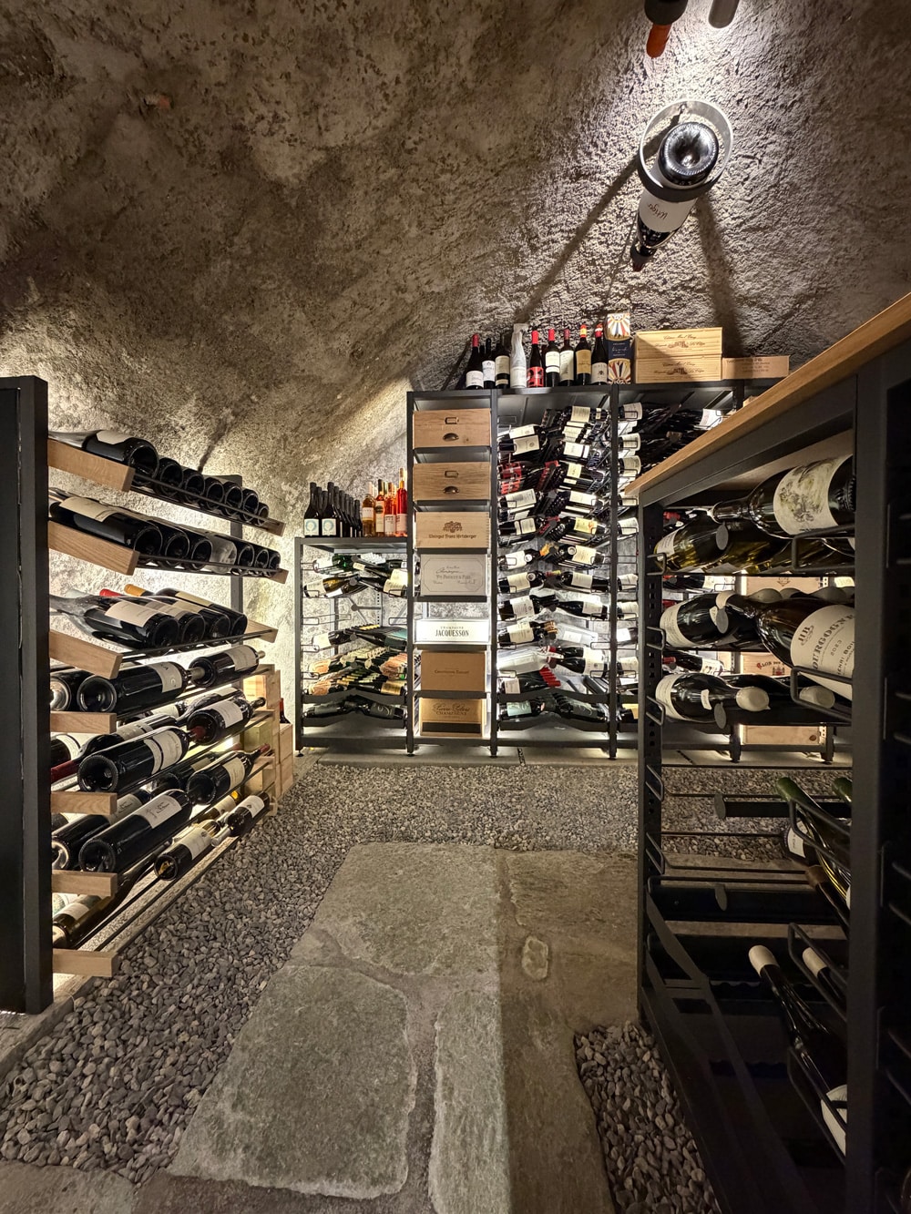 Weinkeller Restaurant Stiva Veglia - komplett von Xi Weinsysteme ausgestattet