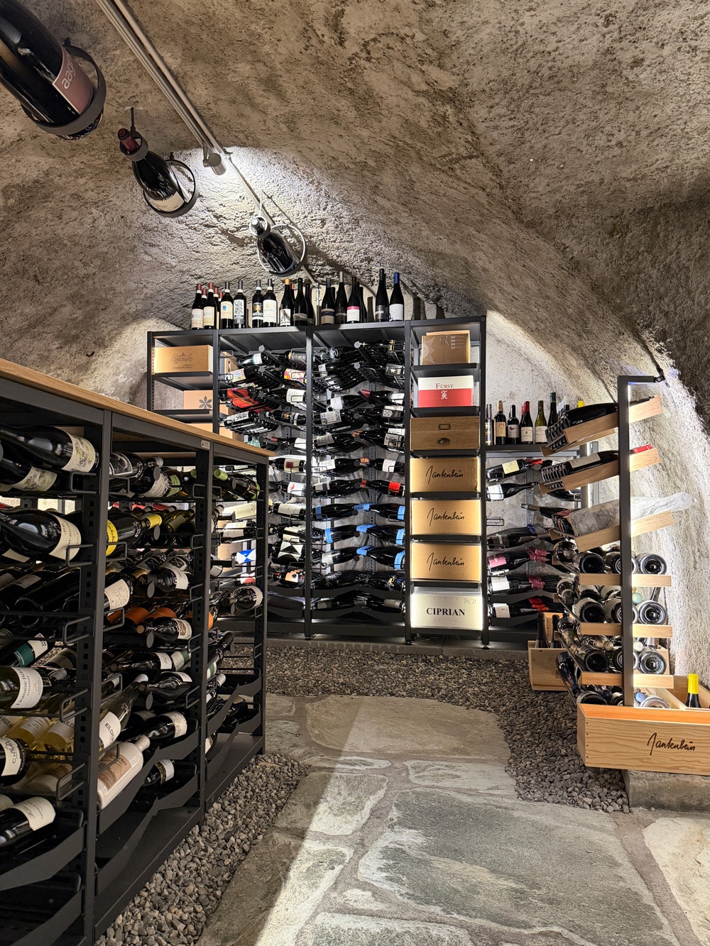 Weinkeller Restaurant Stiva Veglia - komplett von Xi Weinsysteme ausgestattet