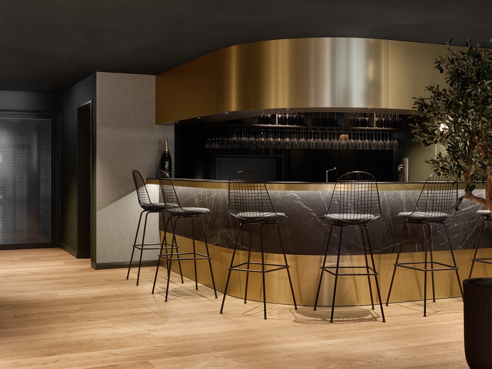 Bar on the ground floor at the wineBANK Zurich