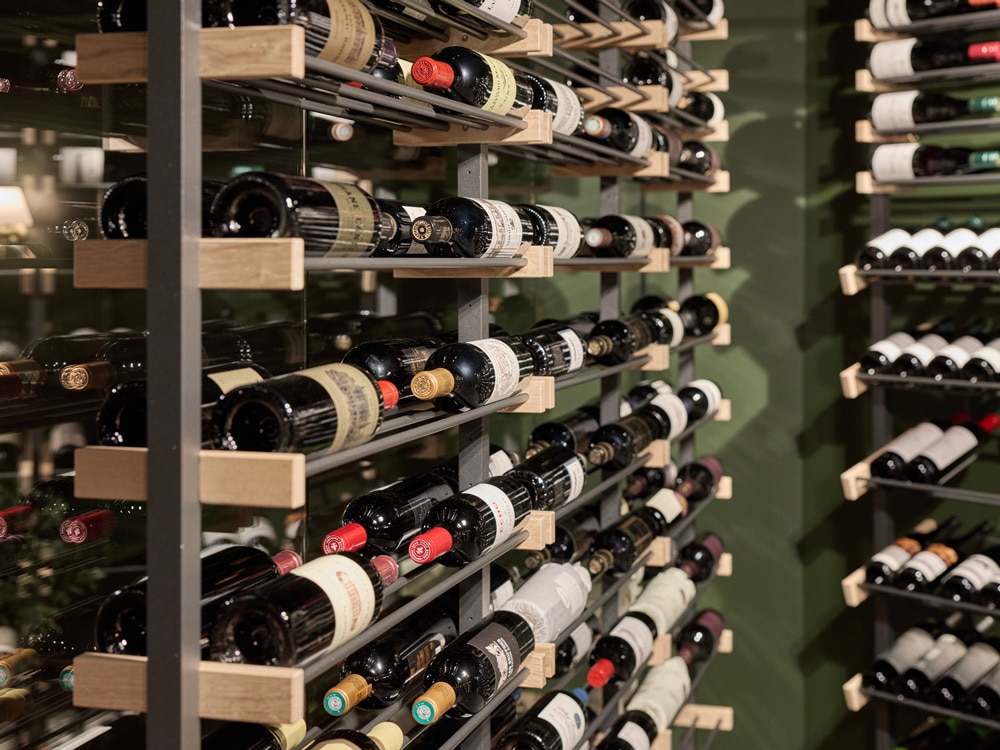 Xi Presenter Weinregale in der Vinothek in der wineBANK Zürich